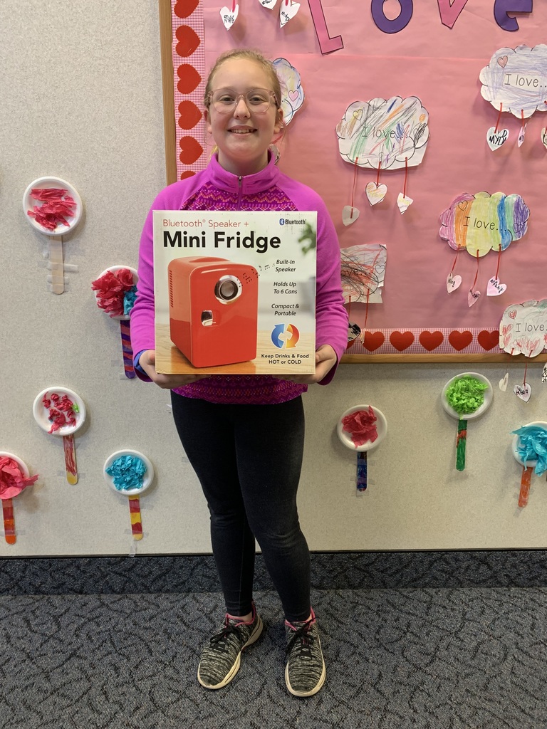 Riddle Student who won a cash stuffed mini fridge for the Step It Up Fundraiser
