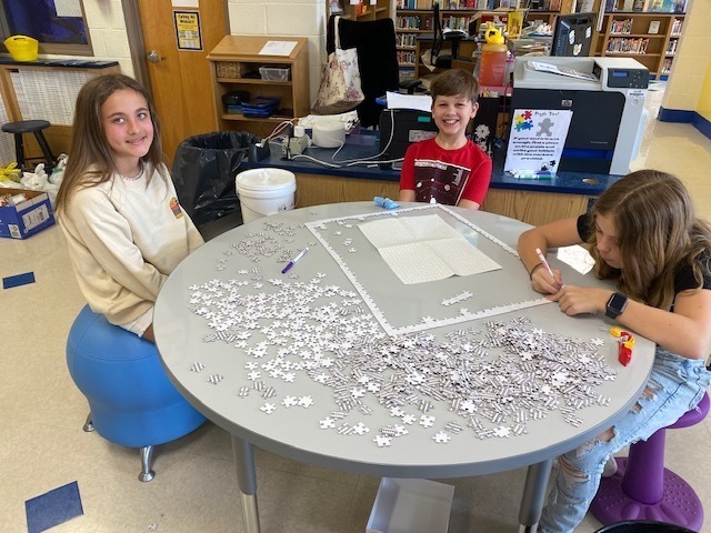MMS Students Work on an all white puzzle
